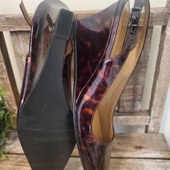 Stuart Weitzman Patent Tortoise Sling Back Wedge Size 6N - Picture 4 of 6